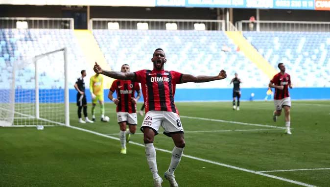 Ankara takımı Gençlerbirliği ile sözleşmesi sona eren Brezilyalı futbolcu Amilton,