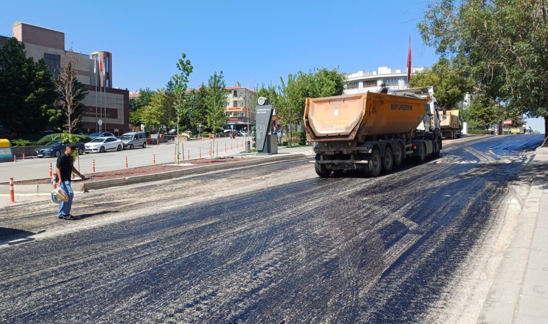 Başkent Ankara’nın Etimesgut ilçesinde yol çalışması nedeniyle cadde trafiğe kapatıldı.