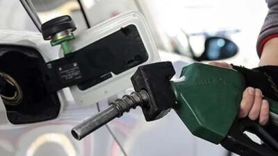 Akaryakıt fiyatlarında dalgalanma sürüyor. Uluslararası piyasalarda petrol fiyatlarında yaşanan oynaklık,