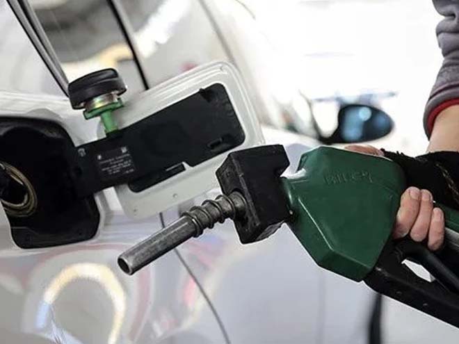 Akaryakıt fiyatlarında dalgalanma sürüyor. Uluslararası piyasalarda petrol fiyatlarında yaşanan oynaklık,