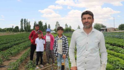 Eskişehir’de sıcaklıkların 40 derecelere kadar yükseldiği günlerde mevsimlik tarım işçilerinin