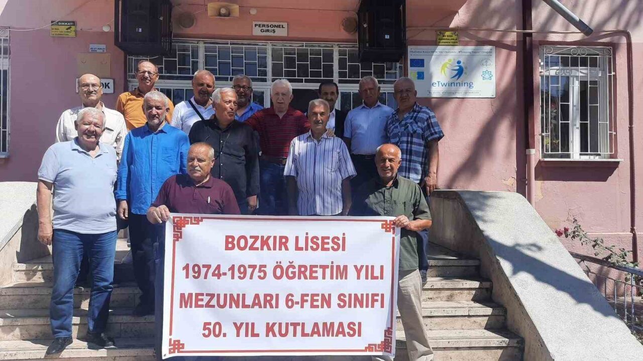 Konya’nın Bozkır ilçesinde, Bozkır Lisesinin 1974-1975 Eğitim-Öğretim Yılı mezunları, 50