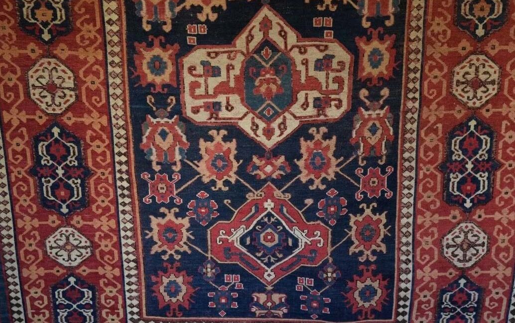 Osmanlı halıcılığının önemli örneklerinden biri olan yaklaşık 500 yıllık Uşak