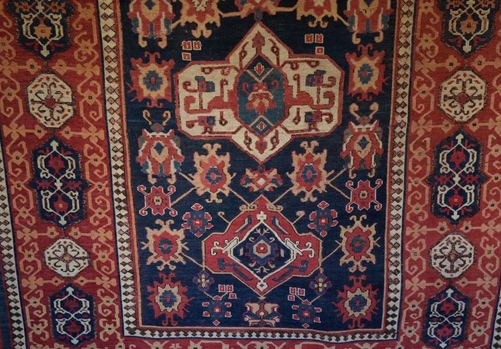 Osmanlı halıcılığının önemli örneklerinden biri olan yaklaşık 500 yıllık Uşak