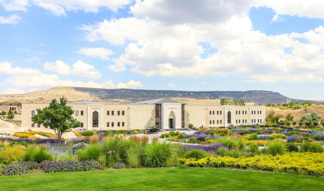 Kapadokya’nın tarihi dokusunu koruyan Mustafapaşa Köyü’nde yer alan AJWA Cappadocia,