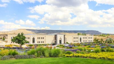 Kapadokya’nın tarihi dokusunu koruyan Mustafapaşa Köyü’nde yer alan AJWA Cappadocia,