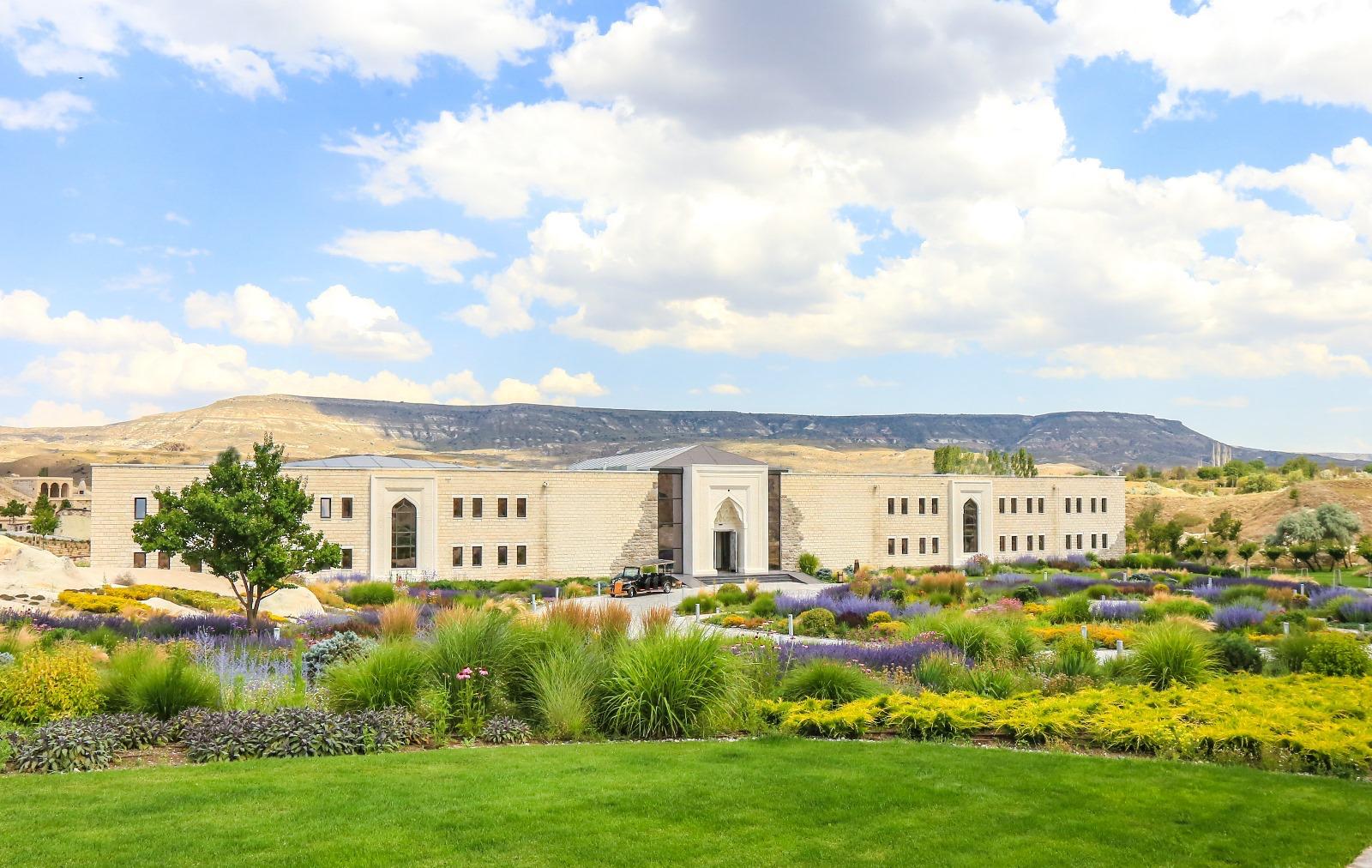 Kapadokya’nın tarihi dokusunu koruyan Mustafapaşa Köyü’nde yer alan AJWA Cappadocia,