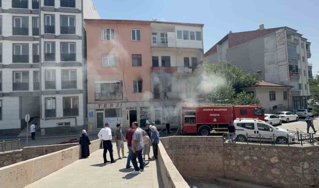 Aksaray’da 3 katlı apartmanda çıkan yangın paniğe neden olurken, daire