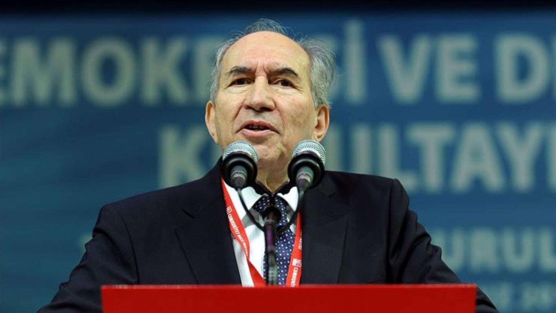 Cumhuriyet Halk Partisi'nin (CHP) eski genel başkanlarından Altan Öymen, tedavi