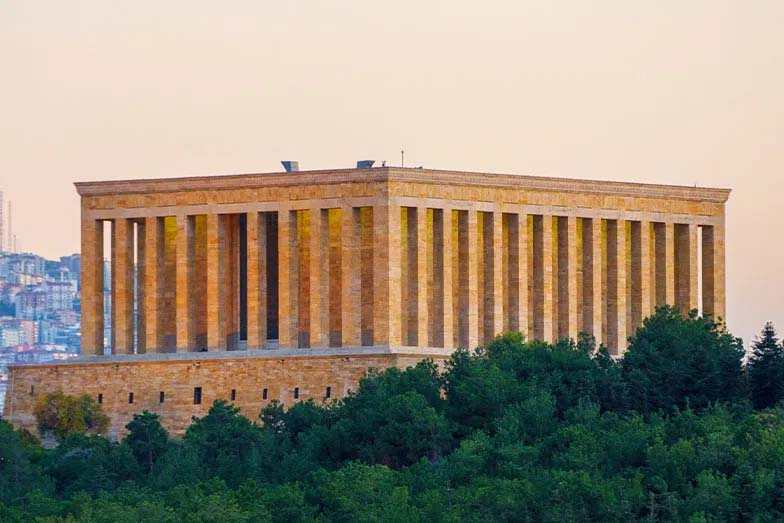 Başkent Ankara’da Anıtkabir’i ziyaret etmeye gelen bir aile, akılalmaz bir