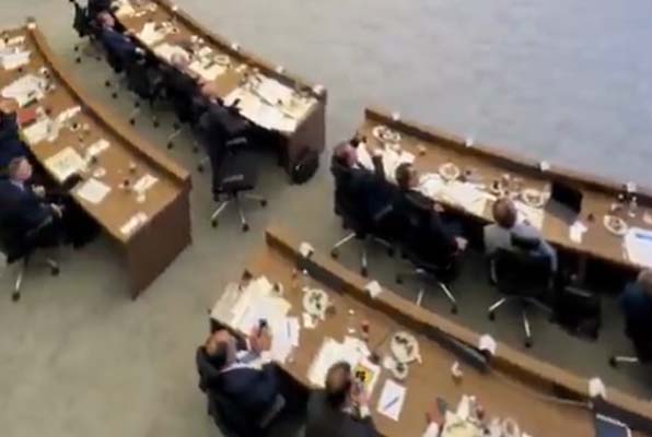 İçişleri Bakanı Ali Yerlikaya 30 büyükşehir belediyesi genel sekreterinin katılımıyla