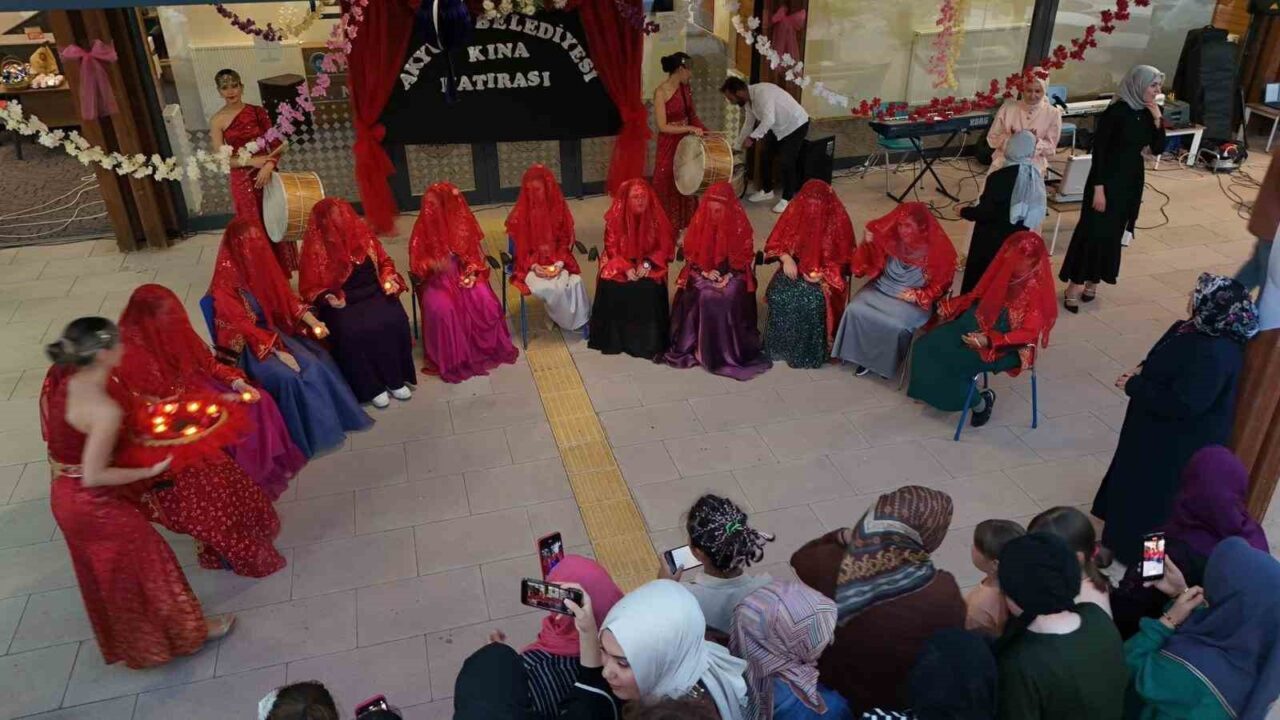 Ankara'nın Akyurt Belediyesi Engelsiz Yaşam Merkezinde öğrenim gören kız öğrenciler