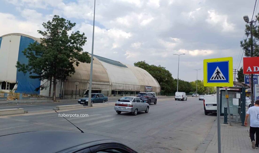 Başkent Ankara’nın Etimesgut ilçesi İstasyon Caddesi’nde yayaların canı adeta hiçe