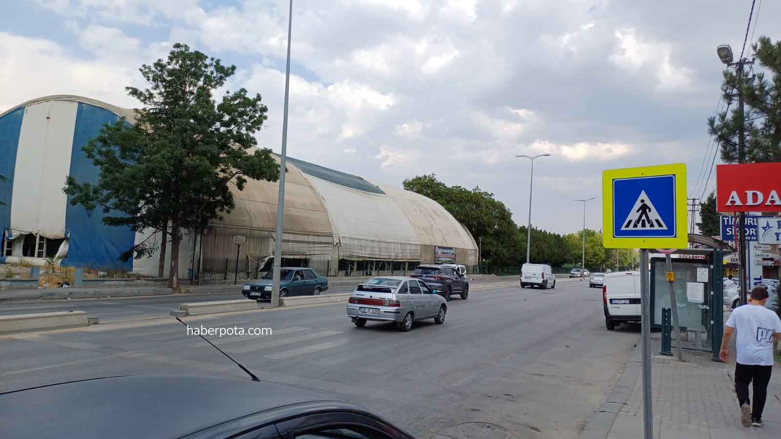 Başkent Ankara’nın Etimesgut ilçesi İstasyon Caddesi’nde yayaların canı adeta hiçe