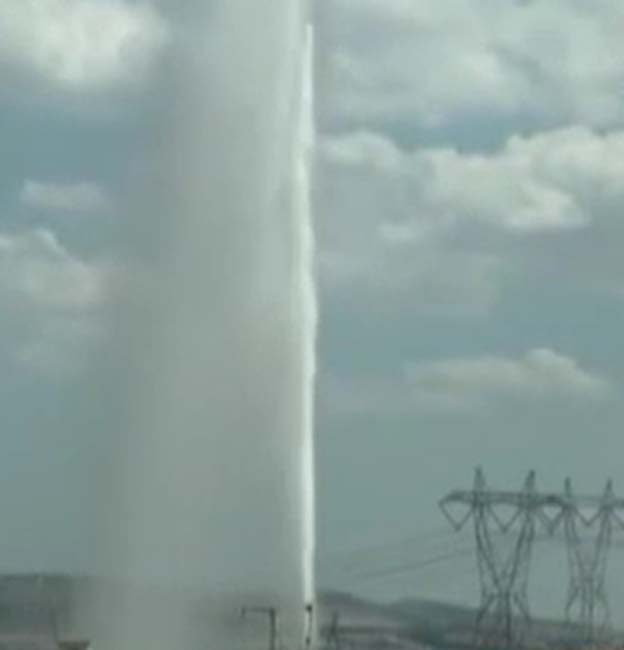Başkent Ankara’nın Gölbaşı ilçesinde ASKİ’nin ana su borusu patladı.