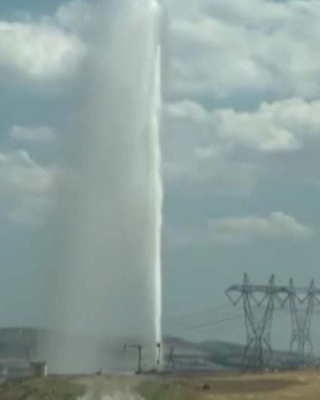 Başkent Ankara’nın Gölbaşı ilçesinde ASKİ’nin ana su borusu patladı.