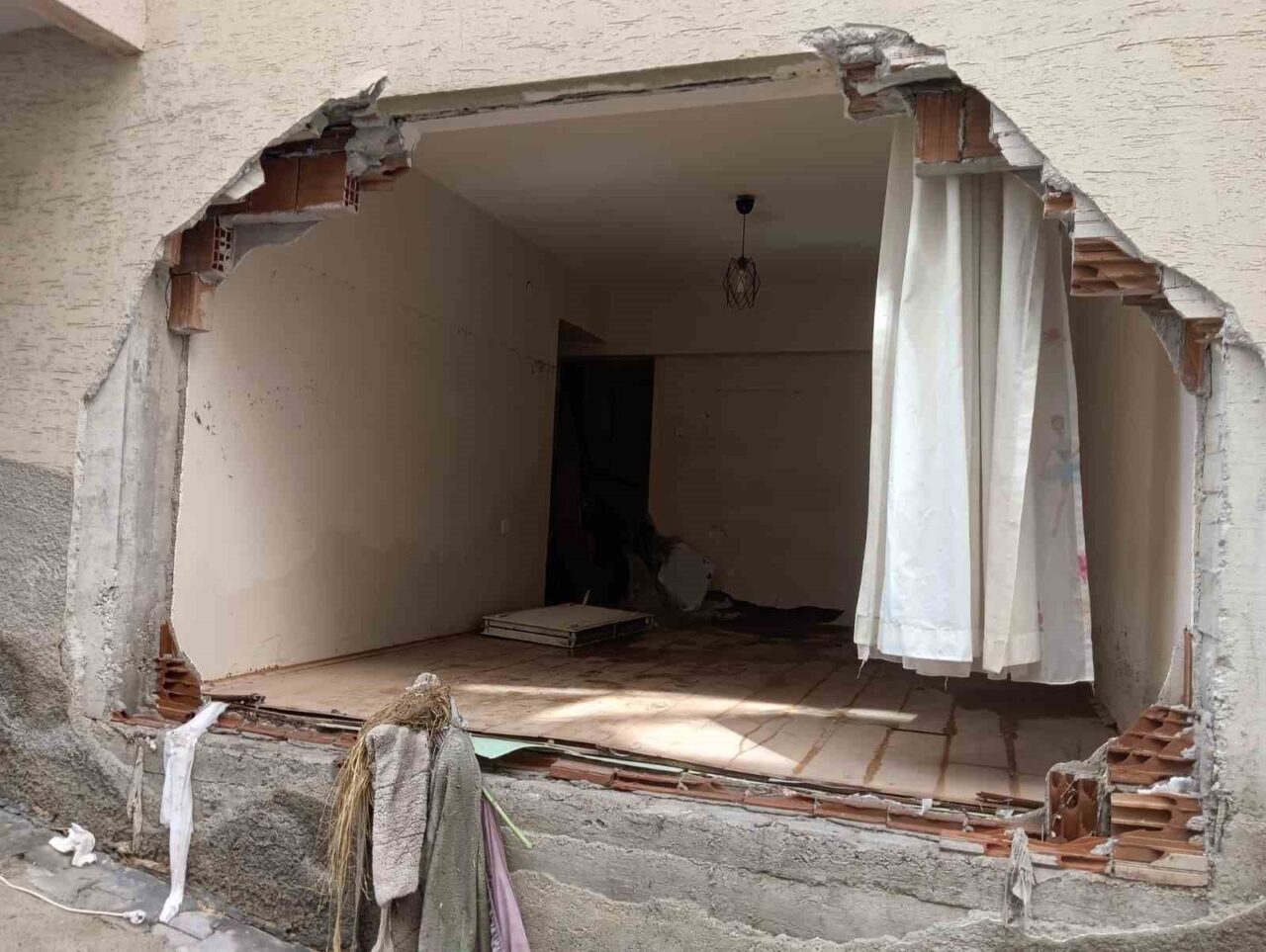Başkent Ankara’da dün akşam etkili olan sağanak yağış nedeniyle oluşan