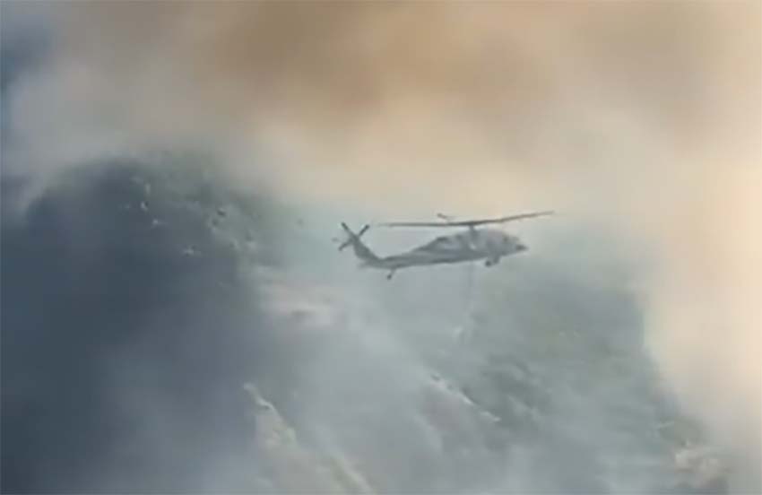 Başkent Ankara’nın Kızılcahamam ilçesinde otluk alanda çıkan yangın evlere sıçradı.