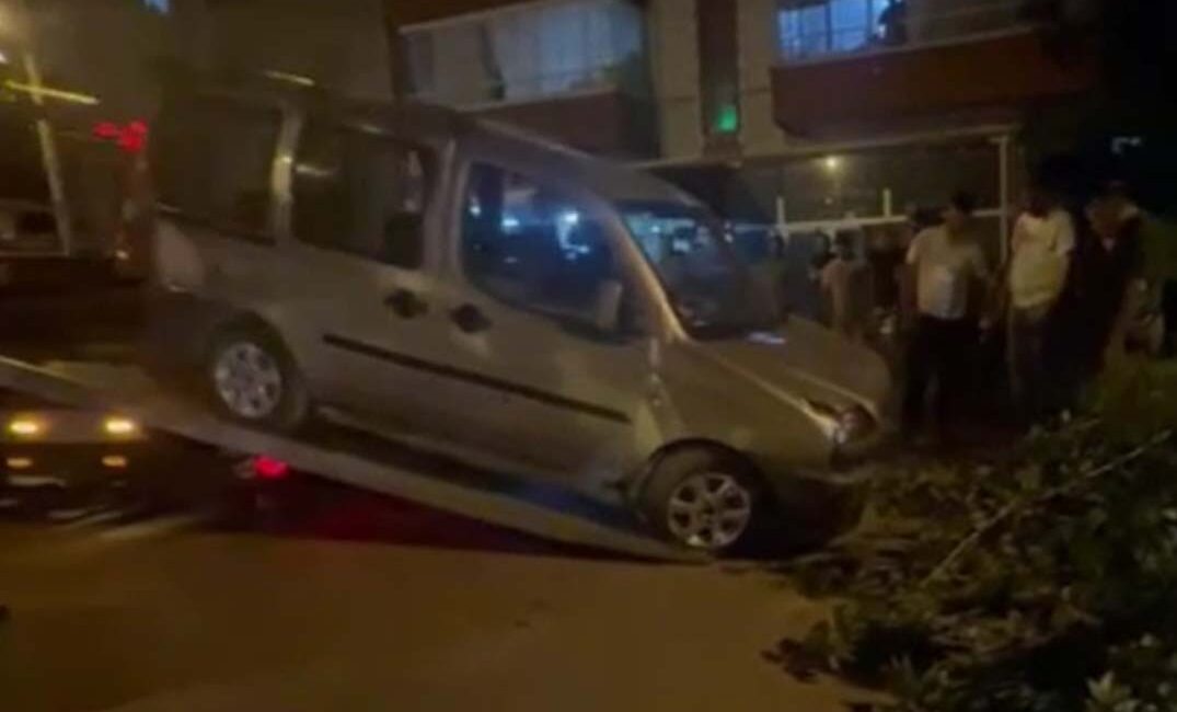 Başkent Ankara’nın Sincan ilçesinde kontrolden çıkan hafif ticari aracın bahçe