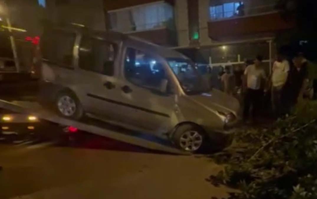 Başkent Ankara’nın Sincan ilçesinde kontrolden çıkan hafif ticari aracın bahçe