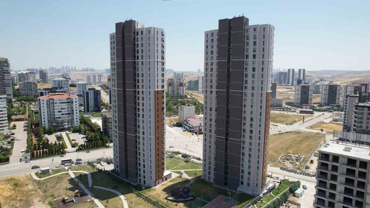 Ankara’nın Çankaya ilçesi Yaşamkent semtinde iki gün önce 26 katlı