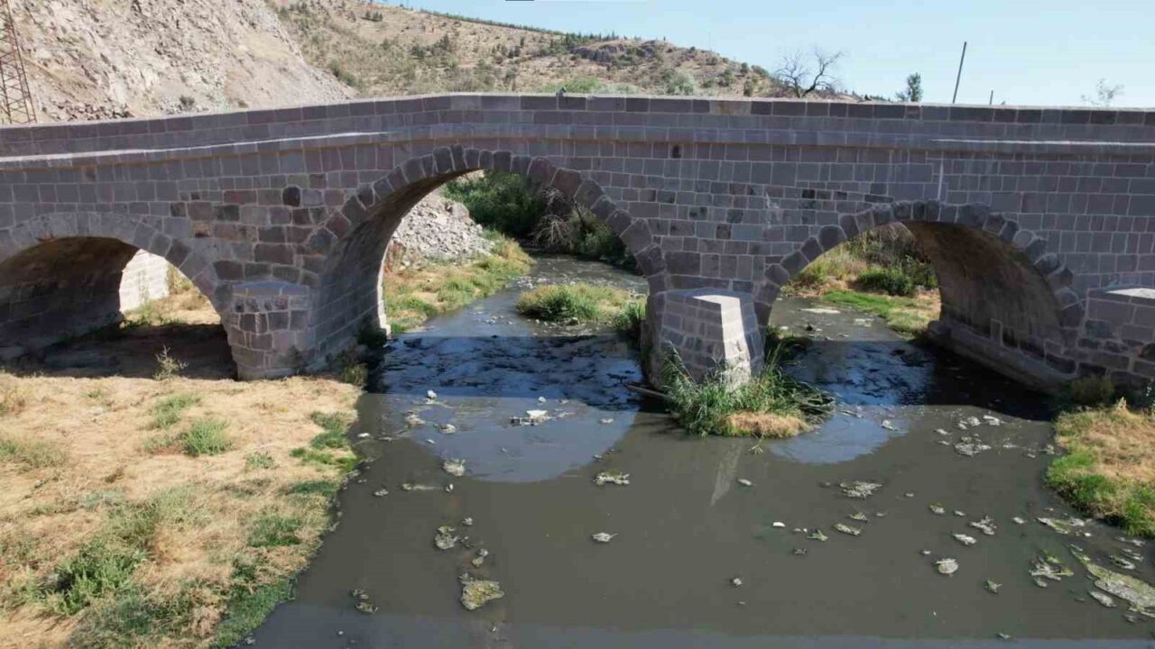 Ankara’nın Sincan ilçesine bağlı Yenikent semti Mustafa Kemal Mahallesi’nde dere