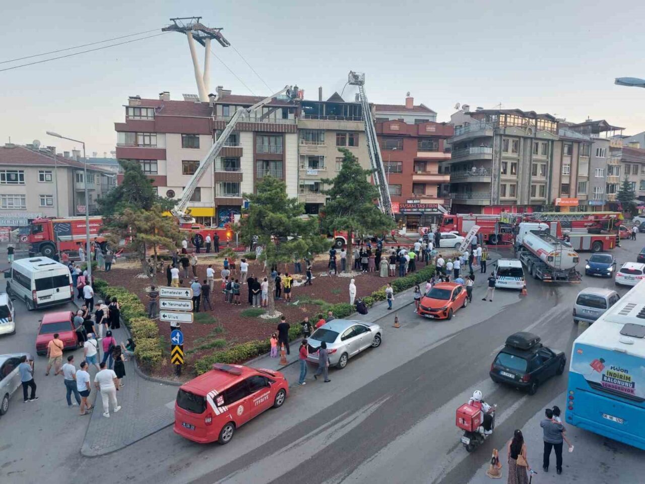 Başkent Ankara’da 4 katlı bir binanın en üst katında çıkan