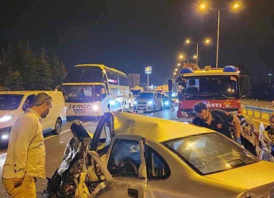 Başkent Ankara’nın Etimesgut ilçesinde seyir halindeki otomobil ters yöne girerek,