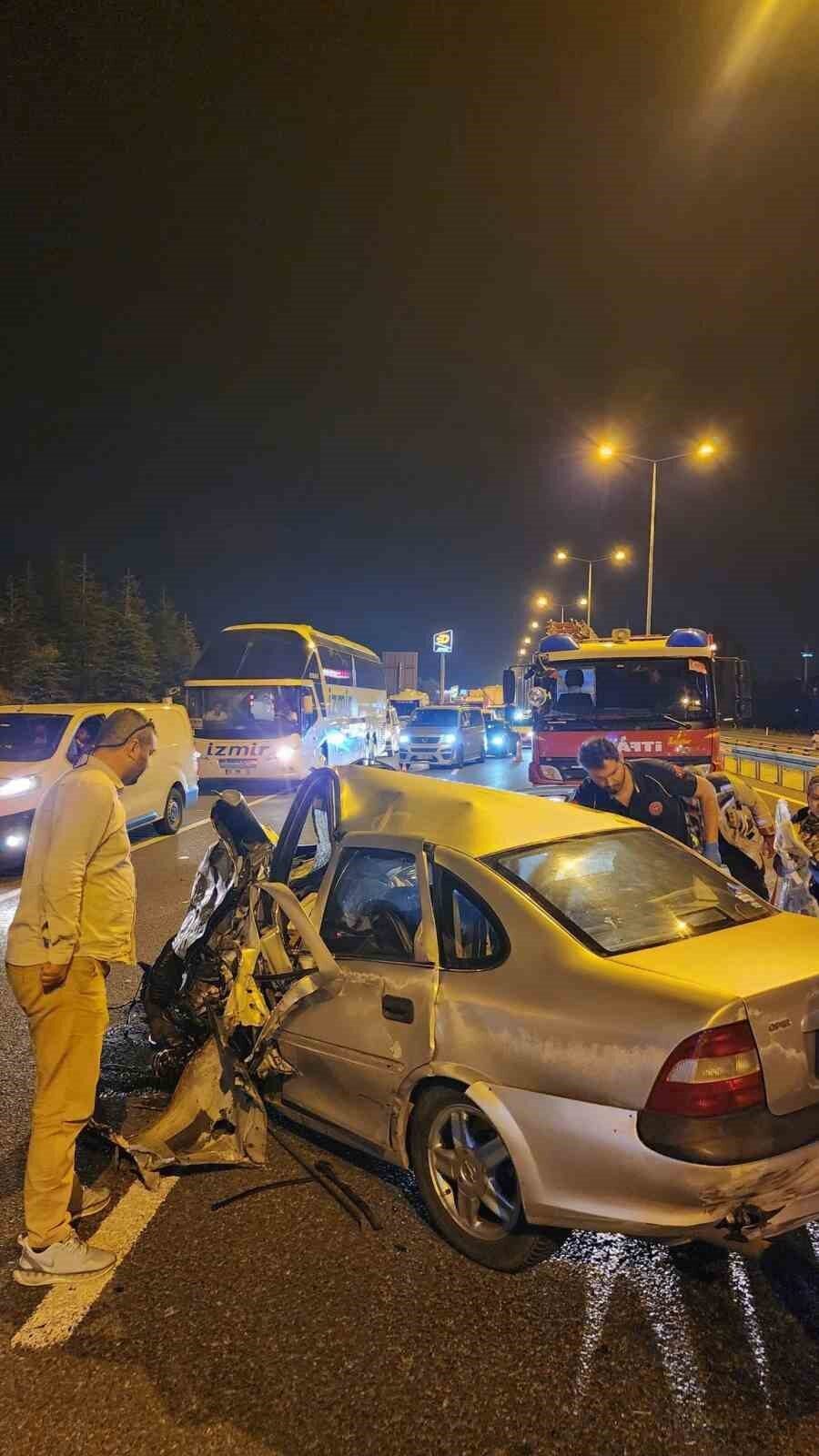 Başkent Ankara’nın Etimesgut ilçesinde seyir halindeki otomobil ters yöne girerek,