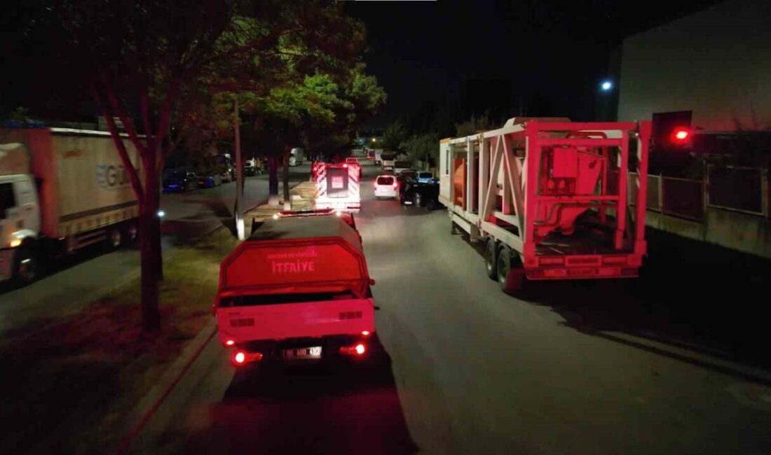 Başkent Ankara’nın Sincan ilçesinde konveyör bant fabrikasında yangın çıktı.