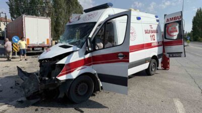 Başkent Ankara’nın Çubuk ilçesinde tır ile ambulansın çarpıştığı kazada 3’ü