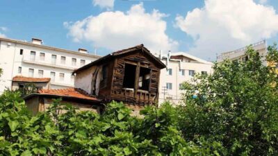 Başkent Ankara'da yetki karmaşası nedeniyle arada kalmış gibi duran Ulus'taki