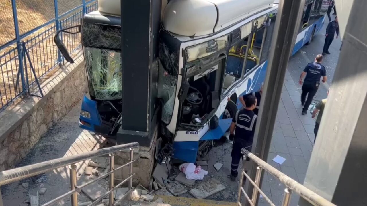 Başkent Ankara’nın Keçiören ilçesinde büyükşehir belediyesine ait  EGO otobüsünün