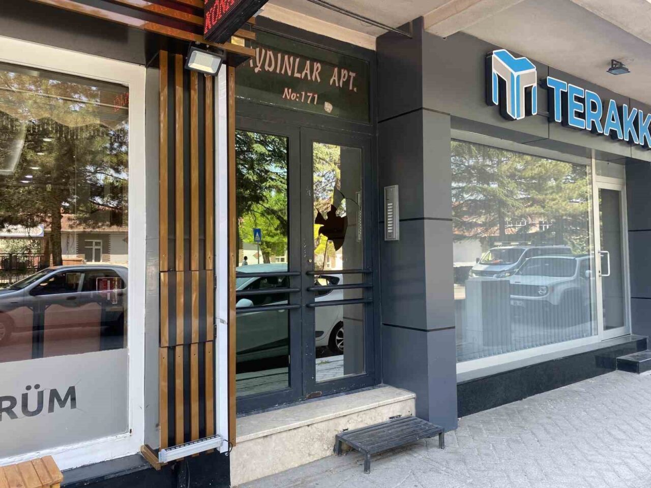 Eskişehir’de henüz kimliği belirlenemeyen şahıs veya şahıslar tarafından bir apartman