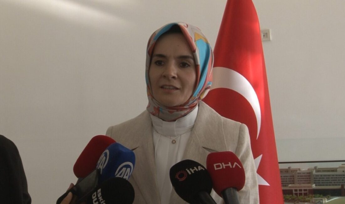 Eskişehir’de orman yangınına müdahale ederken yaralanan Kader Dereli’yi hastanede ziyaret