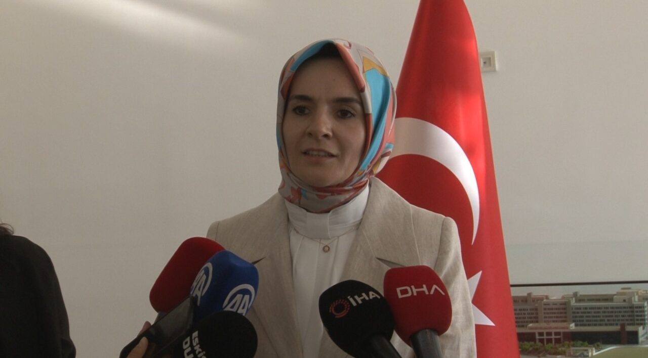 Eskişehir’de orman yangınına müdahale ederken yaralanan Kader Dereli’yi hastanede ziyaret