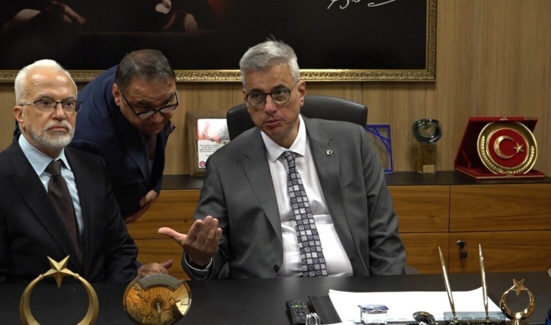 Sağlık Bakanı Prof. Dr. Kemal Memişoğlu, Seyitgazi ilçesinde yangına müdahale