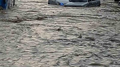 Başkent Ankara’da etkili olan sağanak yağış nedeniyle bir binanın duvarı