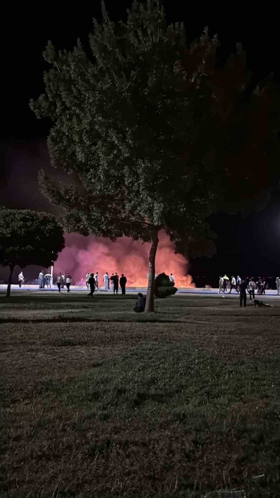 Konya’nın Beyşehir ilçesinde göl kenarındaki sazlık alanda çıkan yangın paniğe