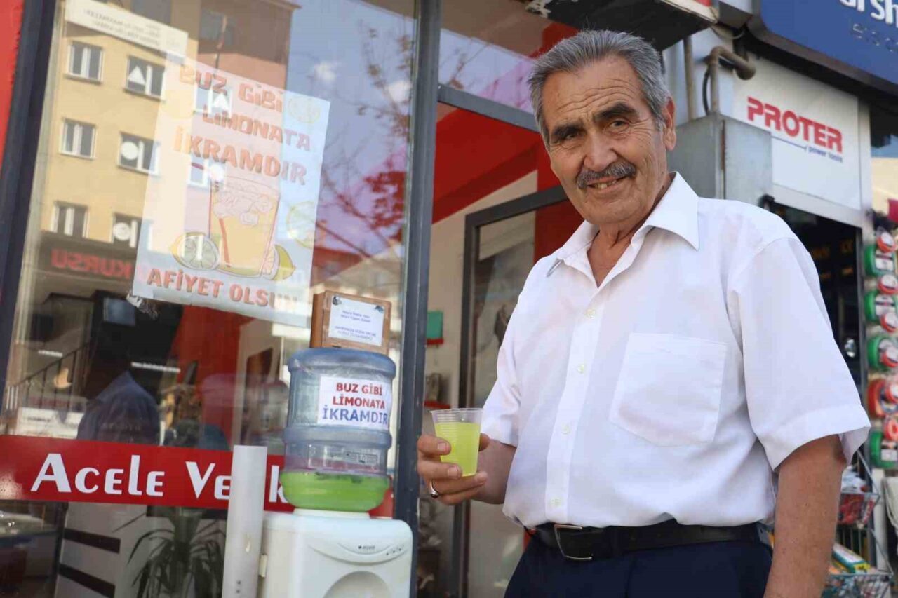 Sivas’ta fotoğrafçılık yapan çift, yaz sıcağından bunalan ve serinlemek isteyen