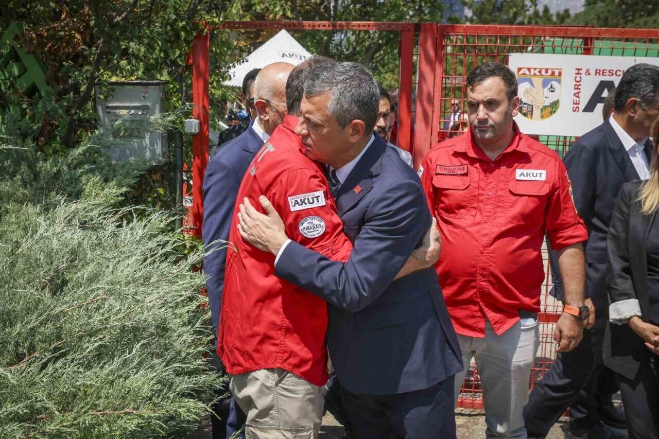 Cumhuriyet Halk Partisi (CHP) Genel Başkanı Özgür Özel, şehit Arama