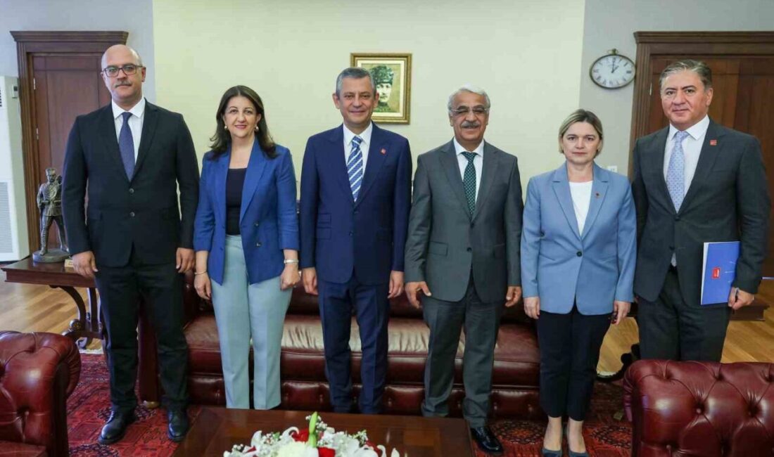 Cumhuriyet Halk Partisi (CHP) Genel Başkanı Özgür Özel, Halkların Eşitlik