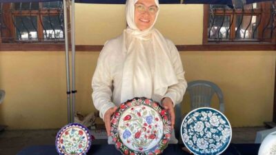 Eskişehir’de cami süslemeleri ve halı motiflerinden aldığı ilhamla çini sanatına