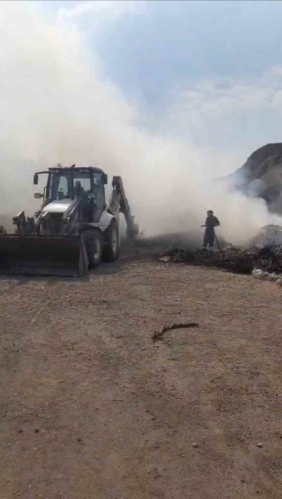 Eskişehir’de sokakta çıkan yangın paniğe sebep oldu.