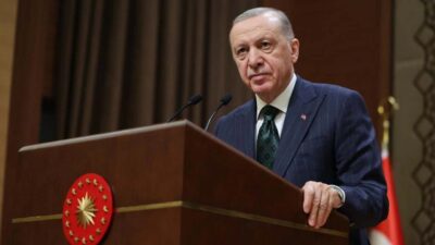 Cumhurbaşkanı Recep Tayyip Erdoğan, CHP Genel Başkanı Özgür Özel'e karikatür