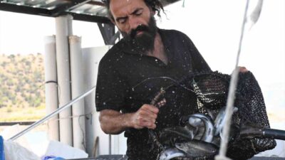 Yozgat’ın Çekerek ilçesinde yaşayan Adnan Yılmaz, hayalini kurduğu balıkçılık mesleğini