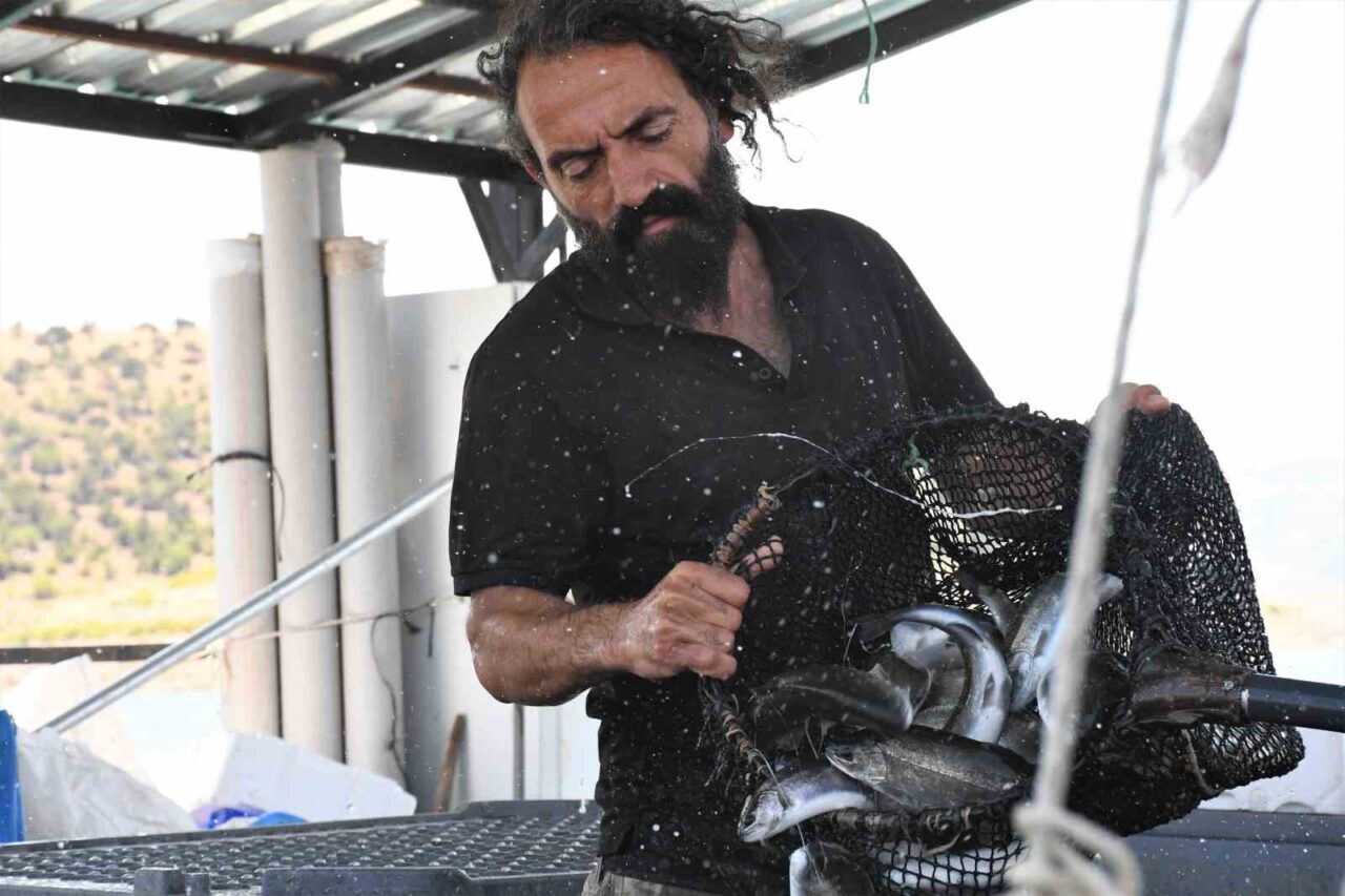 Yozgat’ın Çekerek ilçesinde yaşayan Adnan Yılmaz, hayalini kurduğu balıkçılık mesleğini