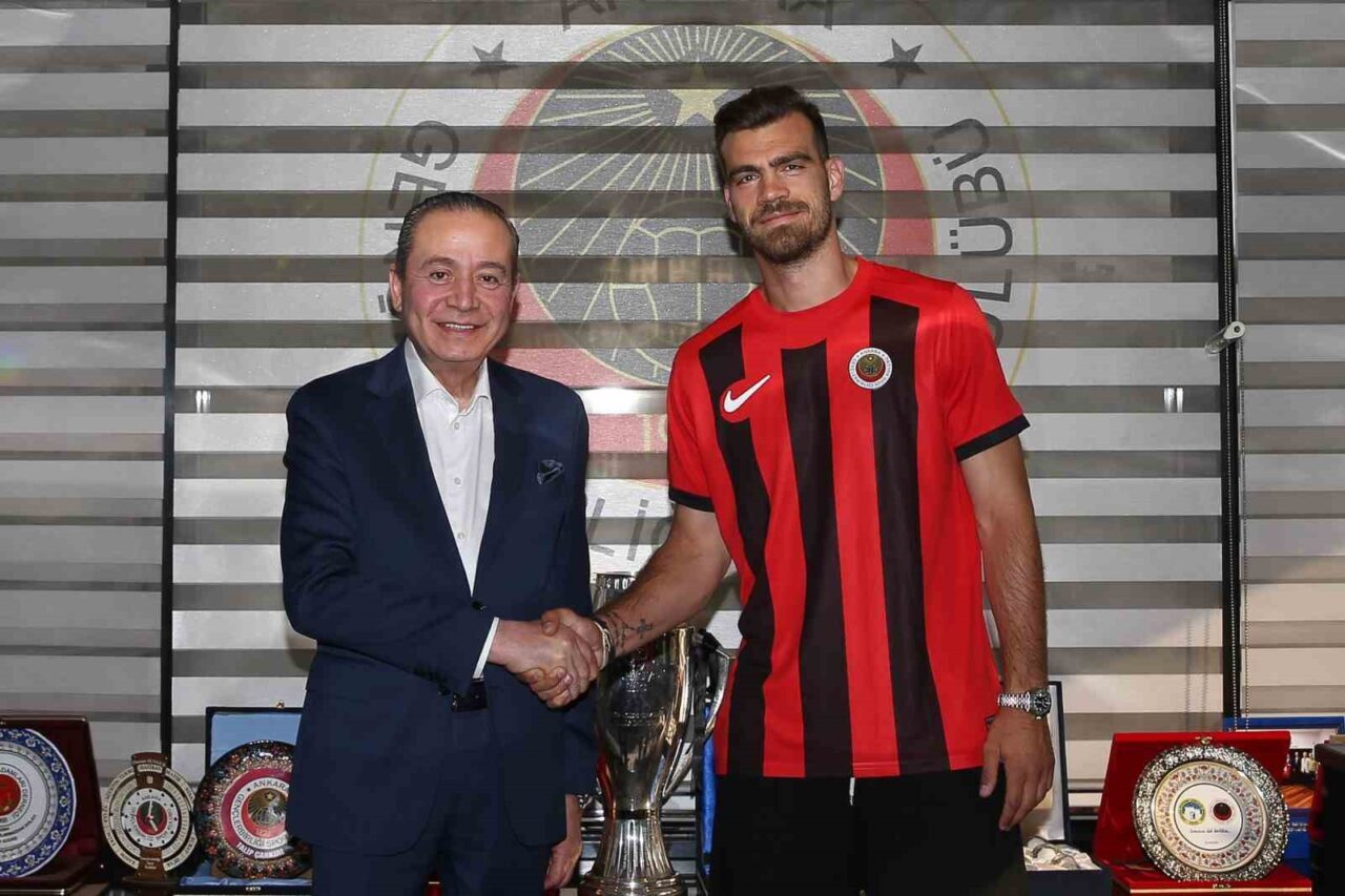 Başkent Ankara ekibi Gençlerbirliği, Yunan savunma oyuncusu Dimitrios Goutas ile