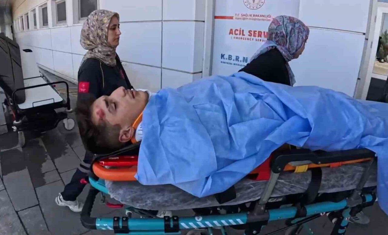 Aksaray’da uygulama yapan ekiplerin ‘dur’ ihtarına uymayıp polis memuruna çarparak