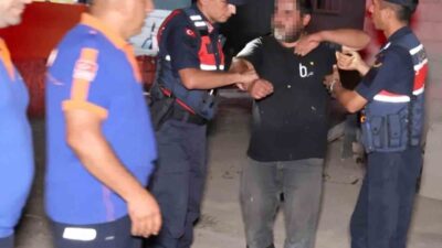Aksaray’da gece yarısı evinde yılan olduğunu belirterek jandarma ve AFAD